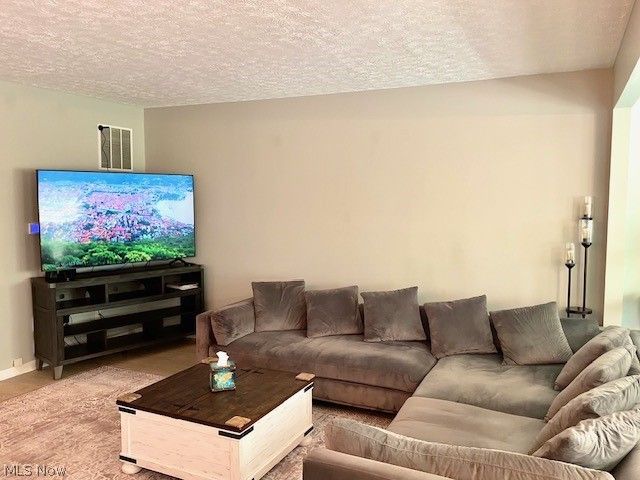 1432 Wellingshire Circle, Cuyahoga Falls, OH 44221