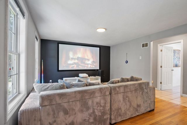 23 Black Cat Rd, Plymouth, MA 02360