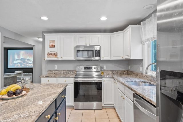 23 Black Cat Rd, Plymouth, MA 02360