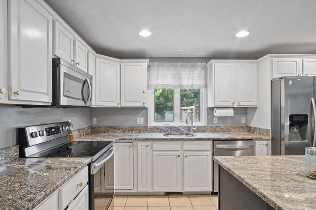 23 Black Cat Rd, Plymouth, MA 02360