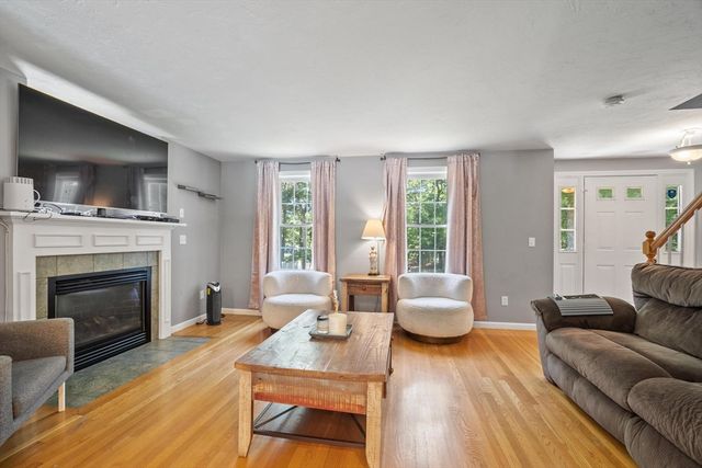 23 Black Cat Rd, Plymouth, MA 02360