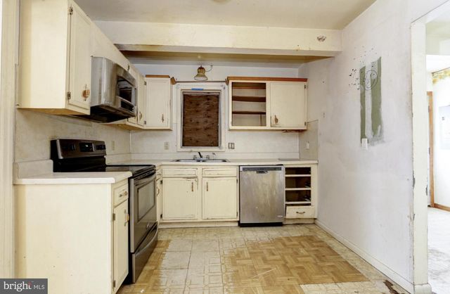 271 5TH AVE, Egg Harbor City, NJ 08215