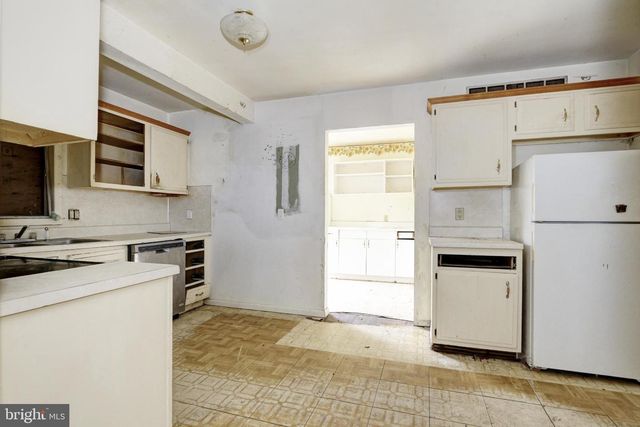 271 5TH AVE, Egg Harbor City, NJ 08215