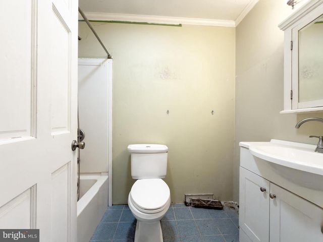 271 5TH AVE, Egg Harbor City, NJ 08215