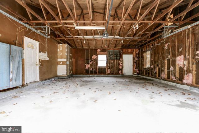 271 5TH AVE, Egg Harbor City, NJ 08215