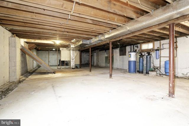 271 5TH AVE, Egg Harbor City, NJ 08215