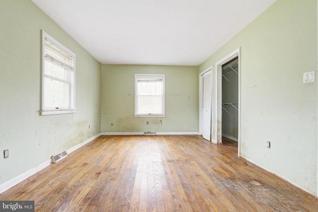 271 5TH AVE, Egg Harbor City, NJ 08215