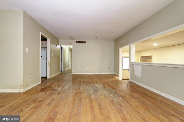 271 5TH AVE, Egg Harbor City, NJ 08215