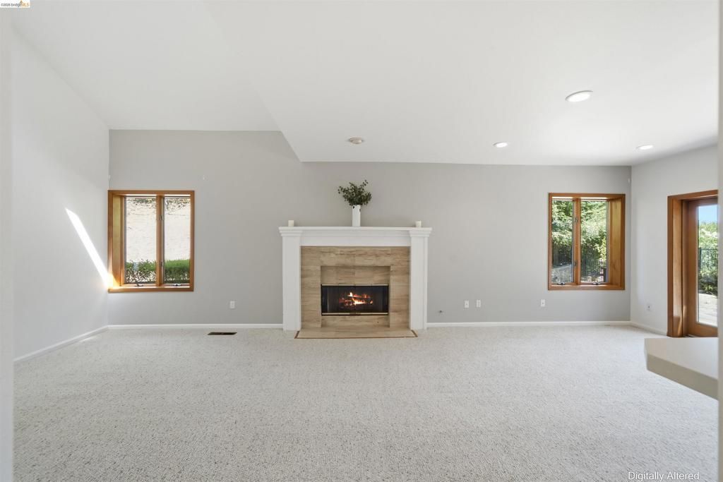 Image 13 of property listing at 3265 Greenhills Dr, Lafayette, CA 94549