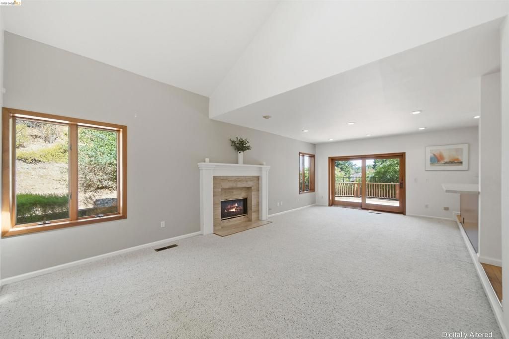 Image 14 of property listing at 3265 Greenhills Dr, Lafayette, CA 94549