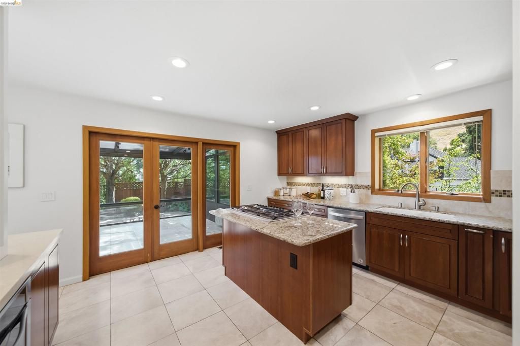 Image 16 of property listing at 3265 Greenhills Dr, Lafayette, CA 94549