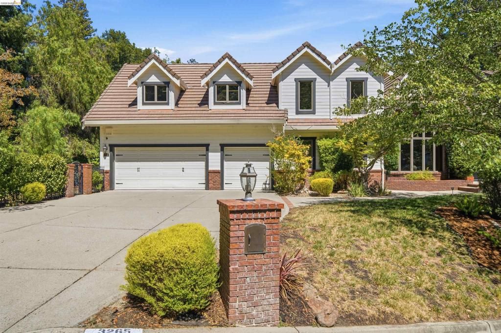 Image 2 of property listing at 3265 Greenhills Dr, Lafayette, CA 94549