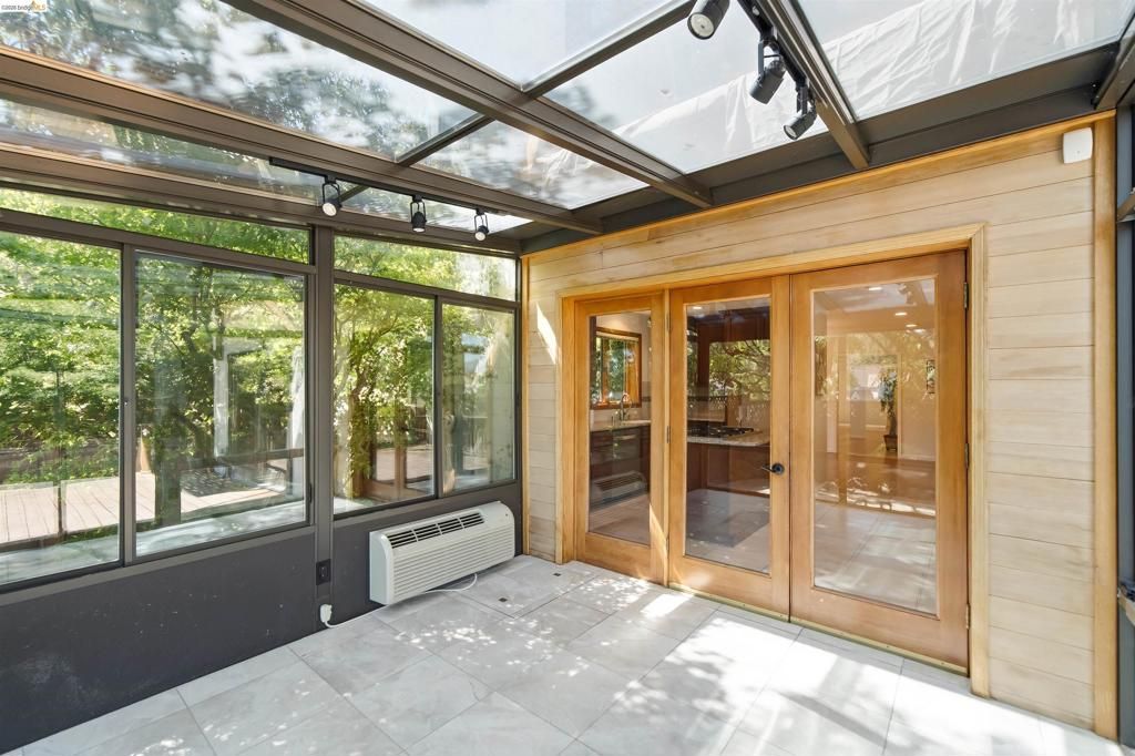 Image 20 of property listing at 3265 Greenhills Dr, Lafayette, CA 94549