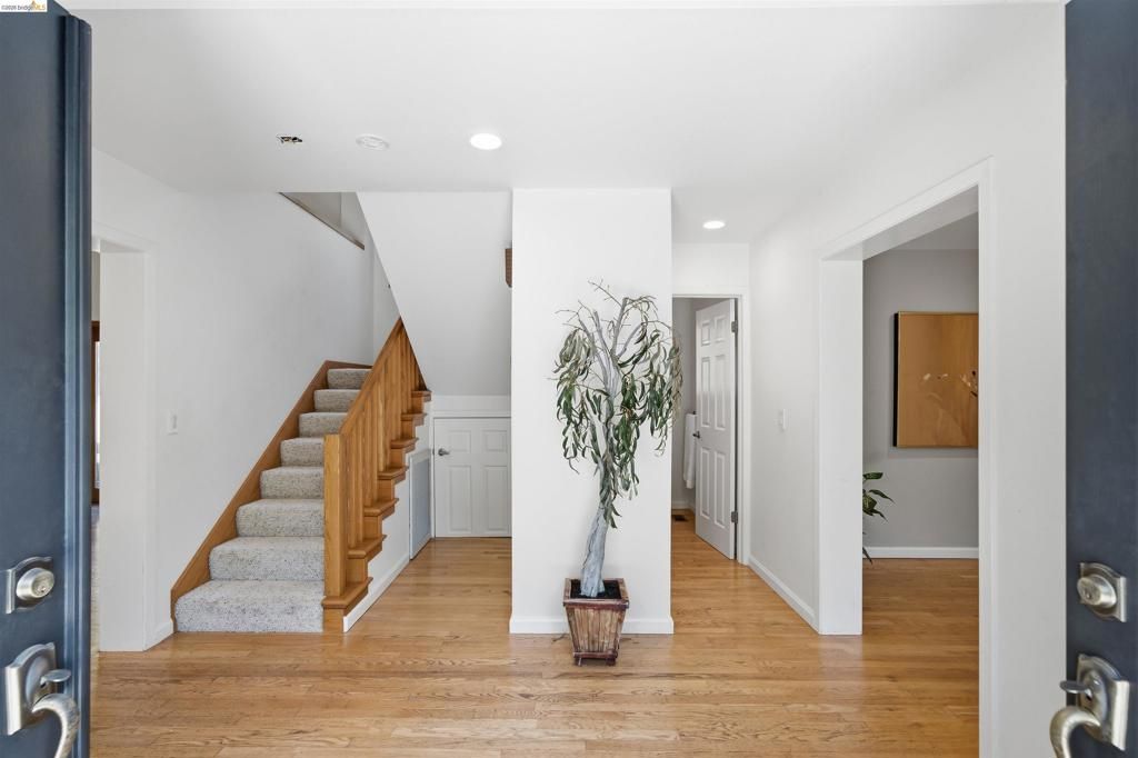 Image 22 of property listing at 3265 Greenhills Dr, Lafayette, CA 94549