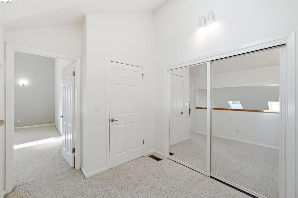Image 26 of property listing at 3265 Greenhills Dr, Lafayette, CA 94549