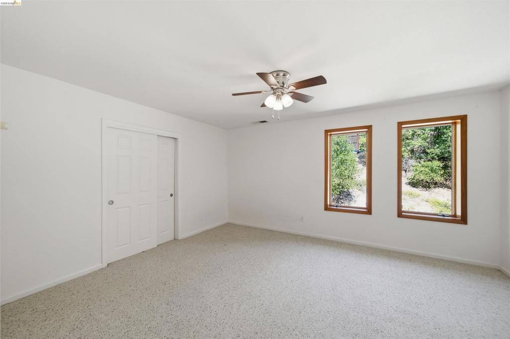 Image 33 of property listing at 3265 Greenhills Dr, Lafayette, CA 94549
