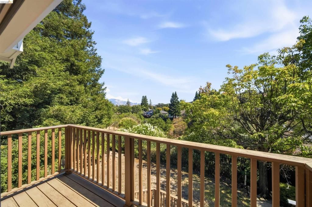 Image 37 of property listing at 3265 Greenhills Dr, Lafayette, CA 94549