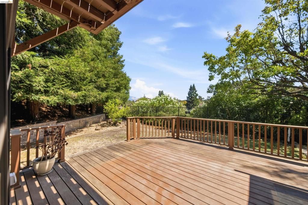 Image 39 of property listing at 3265 Greenhills Dr, Lafayette, CA 94549
