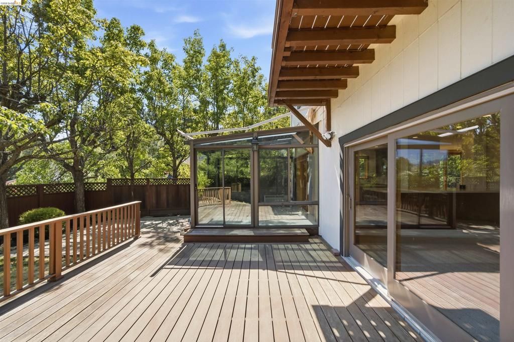 Image 43 of property listing at 3265 Greenhills Dr, Lafayette, CA 94549