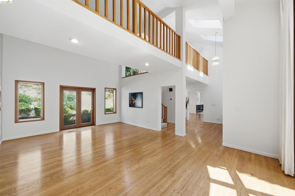 Image 9 of property listing at 3265 Greenhills Dr, Lafayette, CA 94549