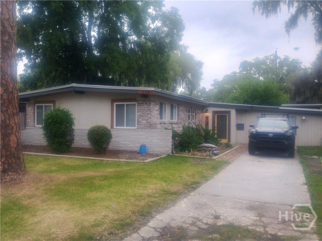 Image 2 of property listing at 124 Inca Road, Savannah, GA 31406