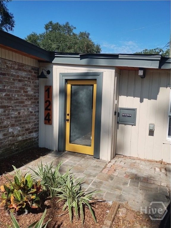 Image 5 of property listing at 124 Inca Road, Savannah, GA 31406