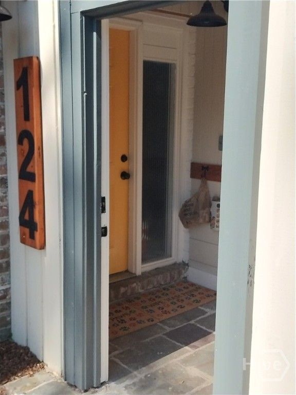 Image 6 of property listing at 124 Inca Road, Savannah, GA 31406