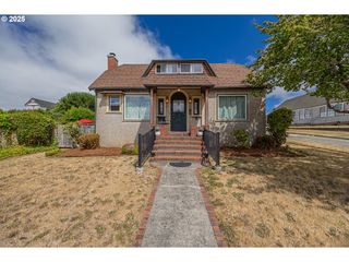 590 E 2ND St, Coquille, OR 97423