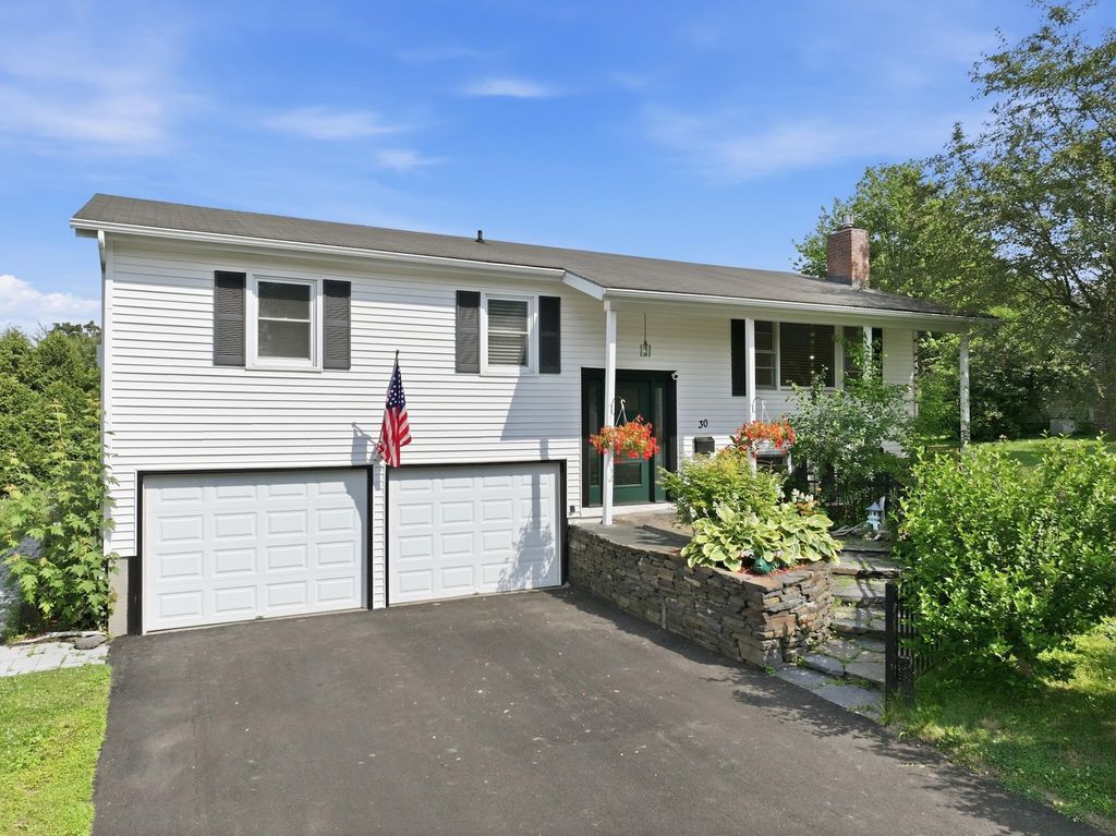 30 Drury Drive, Essex Junction, VT 05452