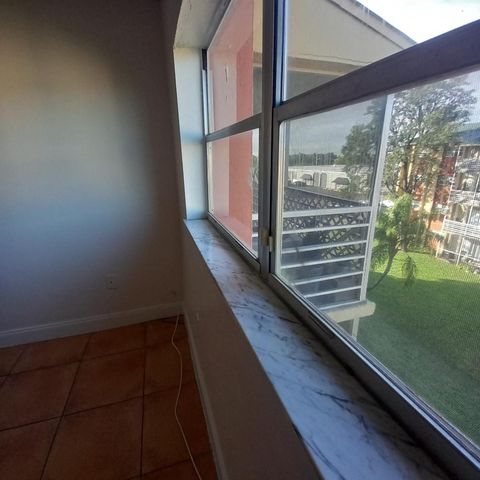 3610 NW 21st 413, Lauderdale Lakes, FL 33311