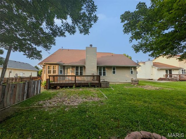 71 Mimosa Drive, Pontoon Beach, IL 62040