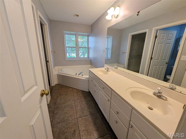 71 Mimosa Drive, Pontoon Beach, IL 62040