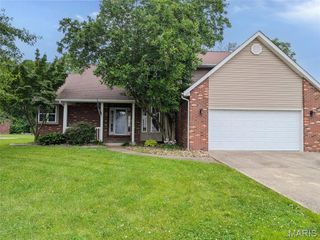 71 Mimosa Drive, Pontoon Beach, IL 62040