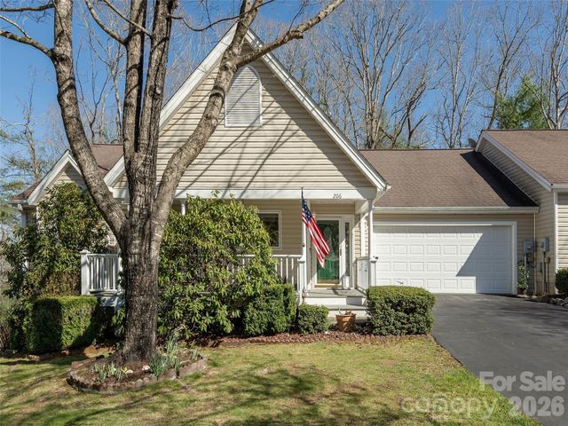 206 Black Oak Lane, Hendersonville, NC 28791