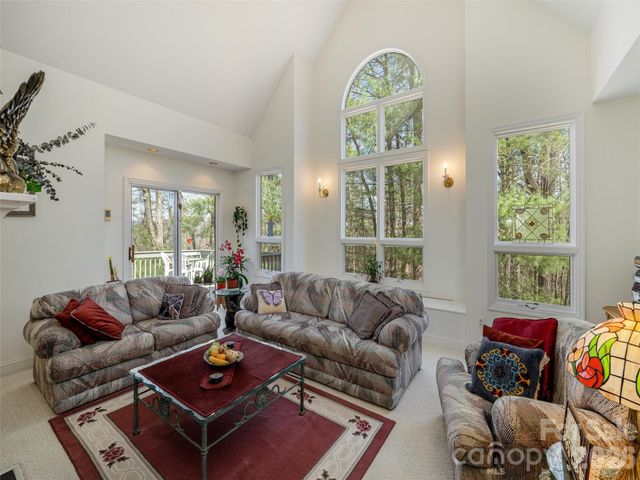 206 Black Oak Lane, Hendersonville, NC 28791