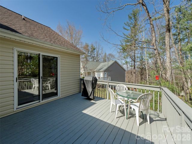 206 Black Oak Lane, Hendersonville, NC 28791