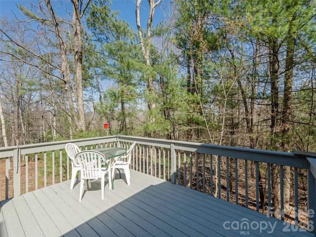 206 Black Oak Lane, Hendersonville, NC 28791