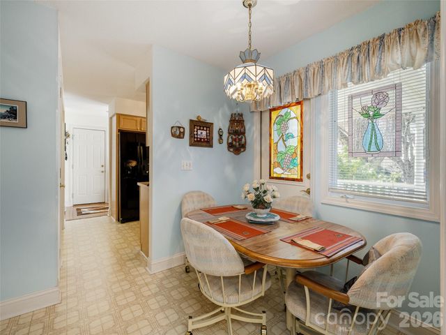 206 Black Oak Lane, Hendersonville, NC 28791