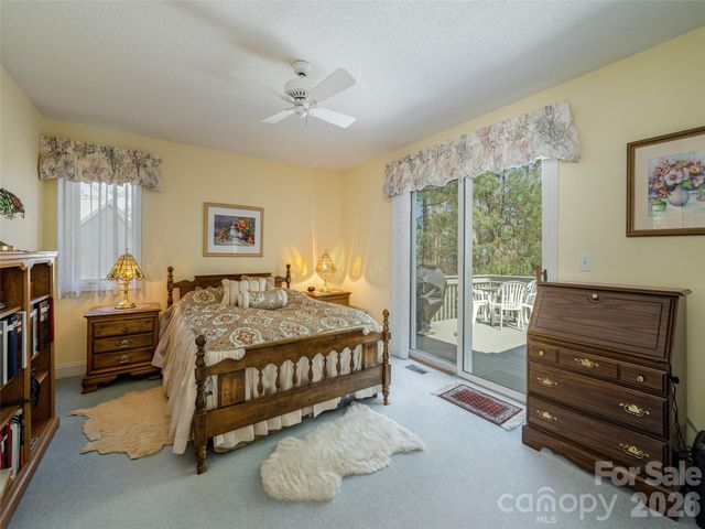 206 Black Oak Lane, Hendersonville, NC 28791