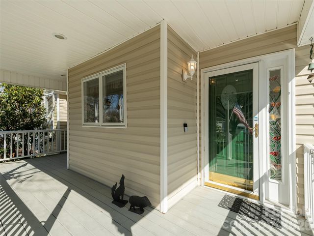 206 Black Oak Lane, Hendersonville, NC 28791