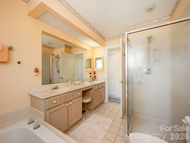 206 Black Oak Lane, Hendersonville, NC 28791