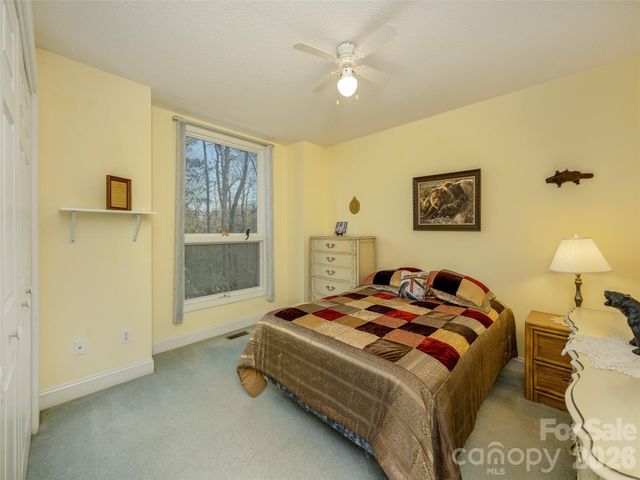 206 Black Oak Lane, Hendersonville, NC 28791