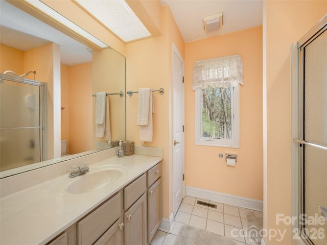 206 Black Oak Lane, Hendersonville, NC 28791