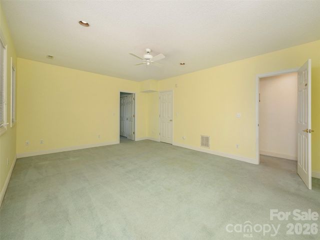 206 Black Oak Lane, Hendersonville, NC 28791