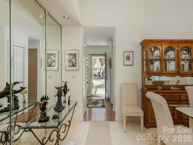 206 Black Oak Lane, Hendersonville, NC 28791