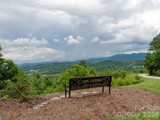 206 Black Oak Lane, Hendersonville, NC 28791