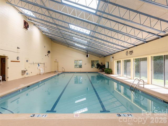 206 Black Oak Lane, Hendersonville, NC 28791