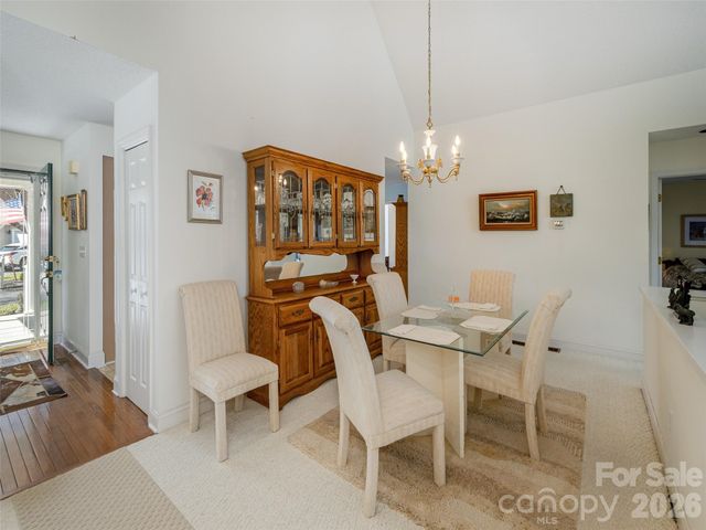 206 Black Oak Lane, Hendersonville, NC 28791