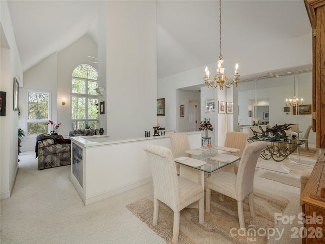 206 Black Oak Lane, Hendersonville, NC 28791