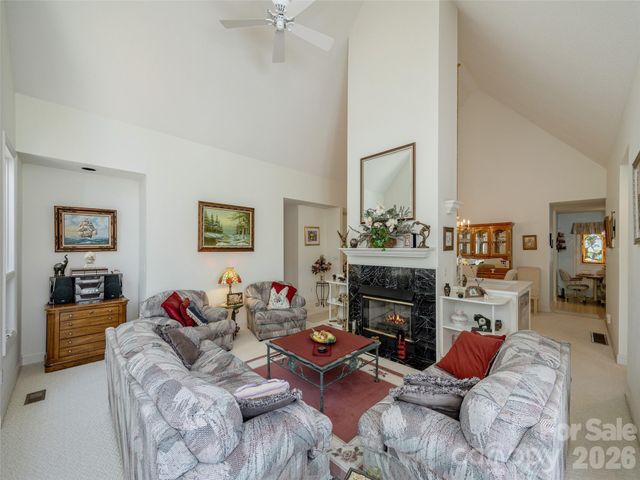 206 Black Oak Lane, Hendersonville, NC 28791